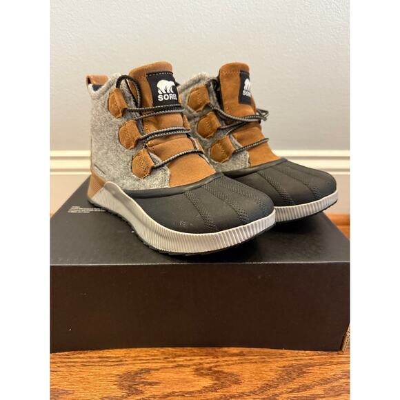 NWOT Sorel Women's Out N About lll Classic Waterproof Boots - Picture 1 of 8